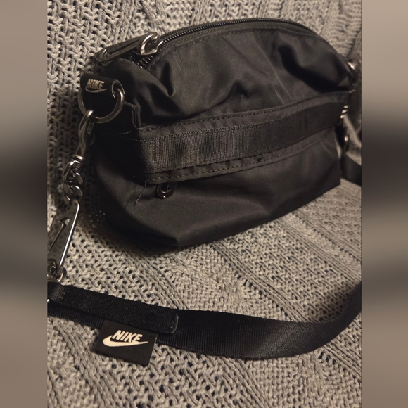 Nike Little Black Sling Bag - Picture 3 of 8